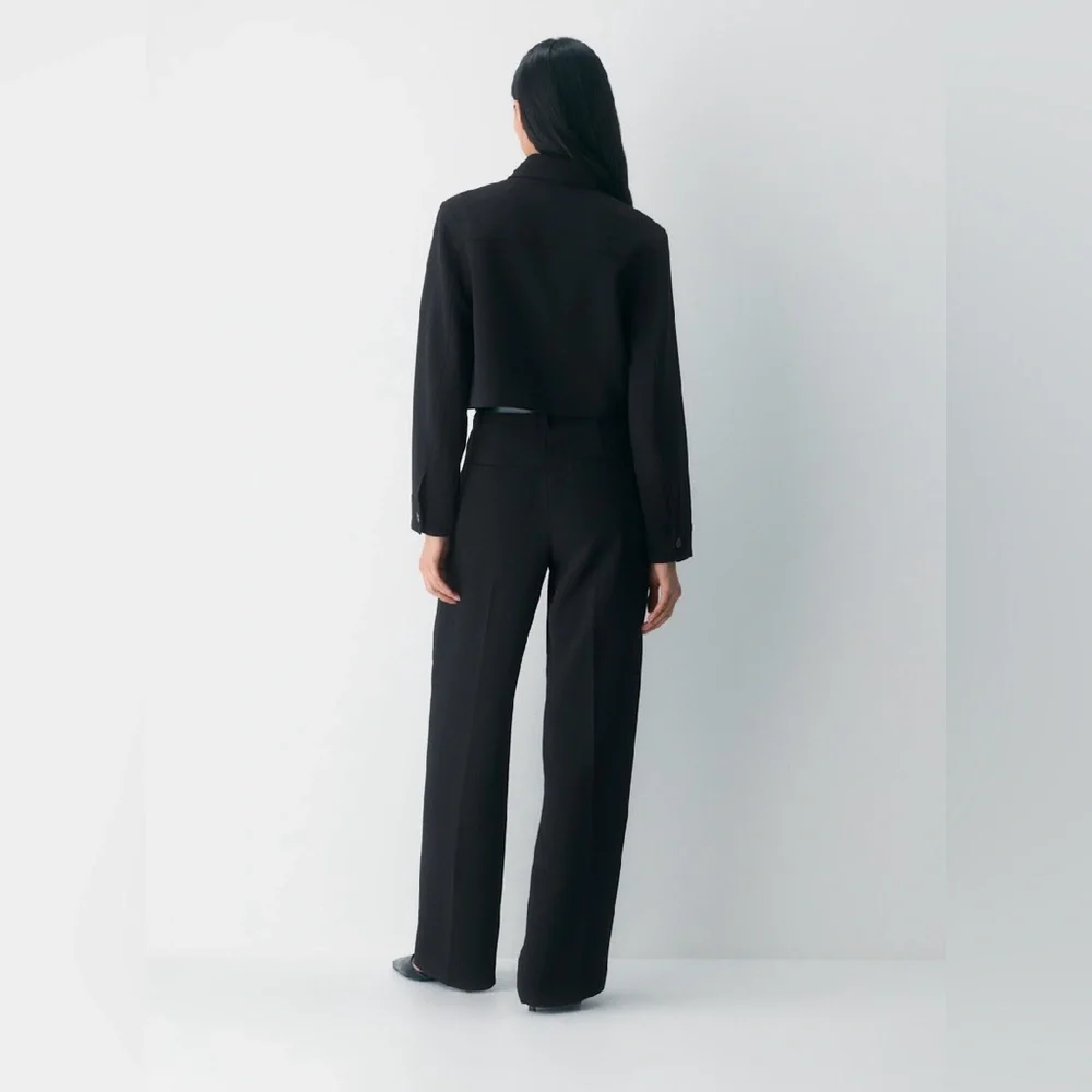 Aritizia Wilfred Little Cropped Jacket in Black Crepe - Picture 9 of 9